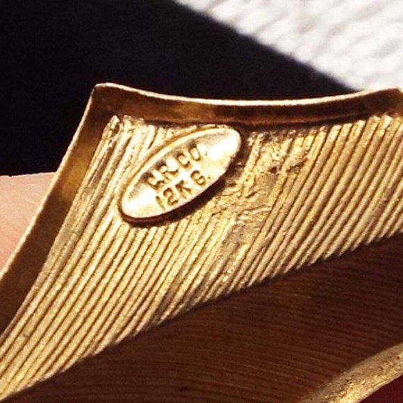 VINTAGE C.R. CO. CHARLES REIS 12K GOLDFILLED HOLLY LEAVES PEARL BERRY PIN 60 - Picture 2 of 2